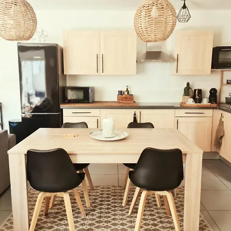 Appartcosy Emplacement Ideal Avec Terrasse & Parking Prive Apartment Nimes