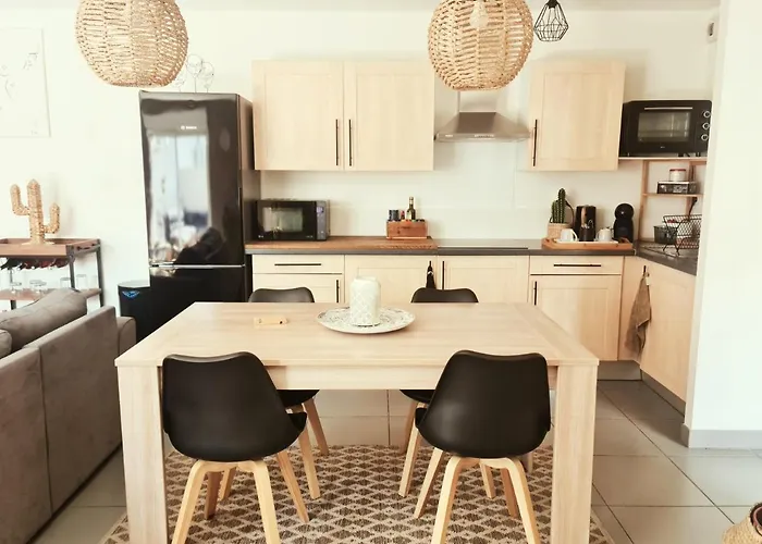 Appartcosy Emplacement Ideal Avec Terrasse & Parking Prive Apartment Nimes